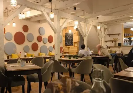 restaurant avec terrasse à Évran - image 2